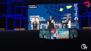 Il vescovo Pavlo Honcharuk e il cittadino kazako Konstantin Gudauskas al Meeting di Rimini 2025