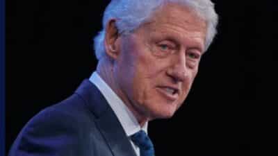 Bill Clinton “sfiduciato” dai Dem in Congresso: l’ex presidente accusato di oltraggio per il caso Epstein