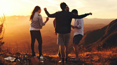 Pandemia, guerre e incertezze: come gli shock recenti hanno cambiato abitudini, paure e futuro dei giovani