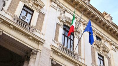 Scuola, nuovo welfare con la Manovra: assicurazione sanitaria integrativa e servizi agevolati online