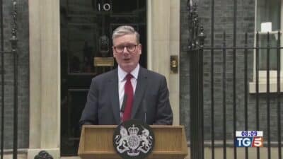 “Salt Typhoon”, l’operazione di spionaggio cinese che avrebbe preso di mira i telefoni di Downing Street