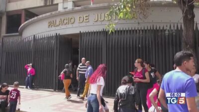 Venezuela, attesa per il rilascio di Alberto Trentini. Eni: “Pronti a investire a Caracas”