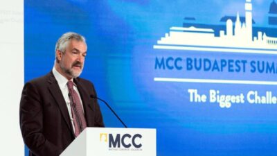 Daniel Pipes: “Islam politico va combattuto come il fascismo. L’Iran? Gli Ayatollah stanno collassando”