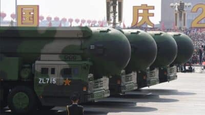 In Cina è corsa alla bomba atomica, NYT: “Gli impianti nucleari abbandonati sono tornati in funzione”