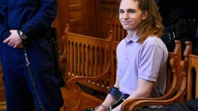 Ungheria, condannata a 8 anni Maja T, “complice” di Ilaria Salis nel presunto pestaggio ad un neonazista
