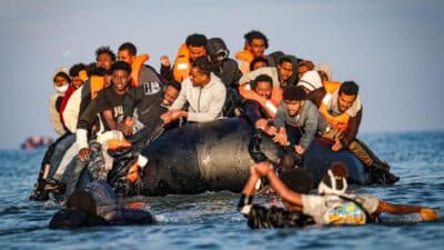 Arriva il DDL migranti: dal blocco navale ai CPR in Albania, ecco le novità approvate dal CdM