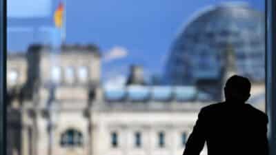 Germania in recessione, imprese in allarme: rischio delocalizzazioni, governo sotto accusa