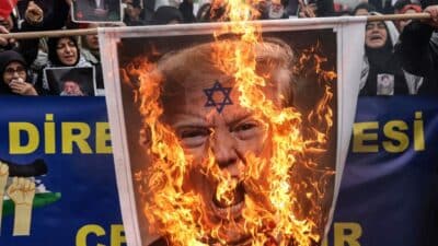 L’Iran avrebbe un piano per uccidere Trump, il tycoon: “Sono pronto, ho già disposto la mia vendetta”
