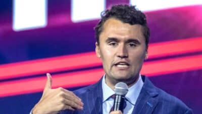 Charlie Kirk, dubbi sulle responsabilità di Tyler Robinson: “Proiettile incompatibile con l’arma”