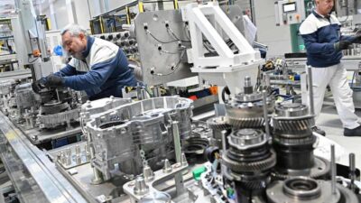 Stellantis, il CEO Filosa sposa l’obiettivo Net Zero: la neutralità carbonica solo nel 2050