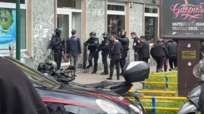 Napoli, rapina da film alla banca Credit Agricole: ladri aprono cassette di sicurezza e scappano da un buco