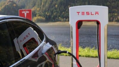 Tesla produrrà un’auto elettrica economica e compatta: l’azienda di Musk esce dal segmento premium?