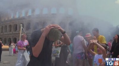 Allerta meteo oggi, bollino rosso in 25 città: continua la quarta ondata di calore in Italia