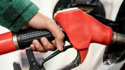 Roma, maxi sequestro di carburanti allungati con acqua: migliaia di auto e moto danneggiate
